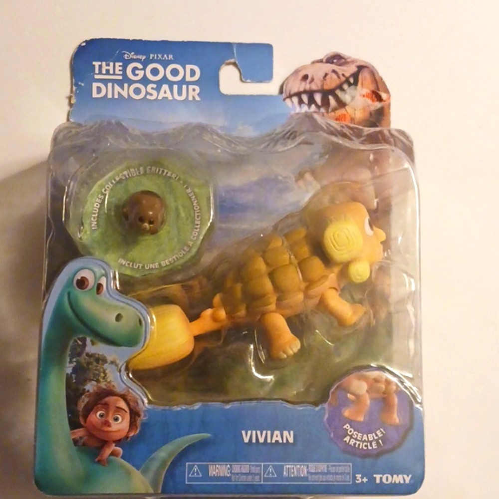 Disney Pixar The Good Dinosaur Vivian poseable includes collectable critter